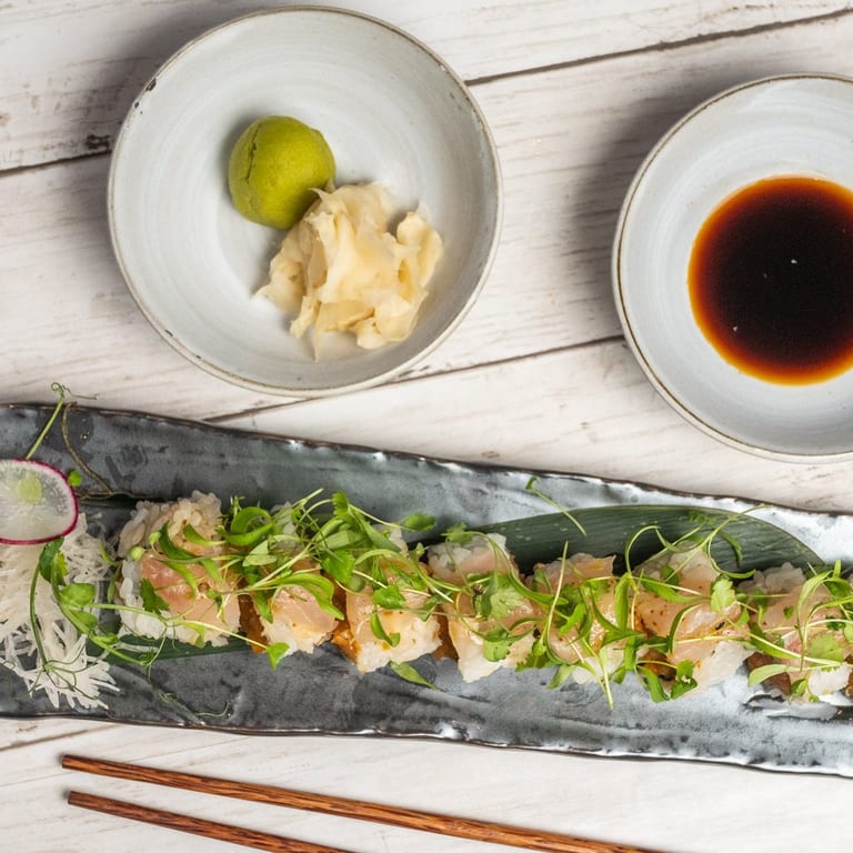 Delicious Nigiri: Fresh Sushi, Japanese Cuisine