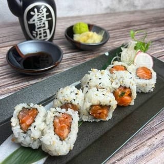 Spicy Salmon (Hand Roll)
